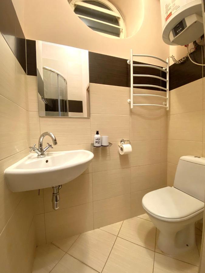 Family Apartment Lviv Exterior foto