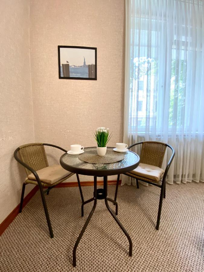 Family Apartment Lviv Exterior foto