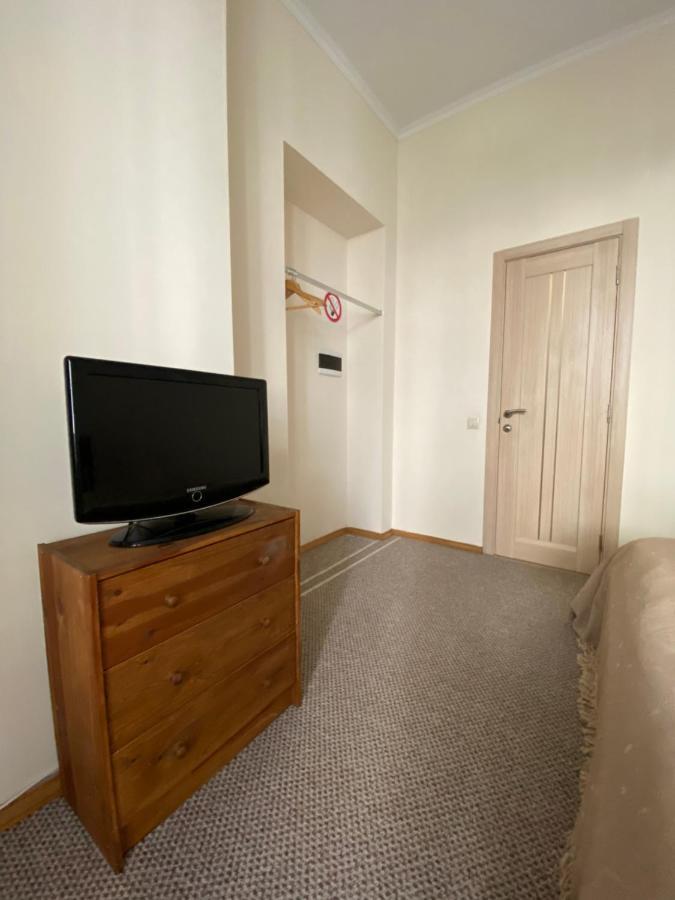 Family Apartment Lviv Exterior foto