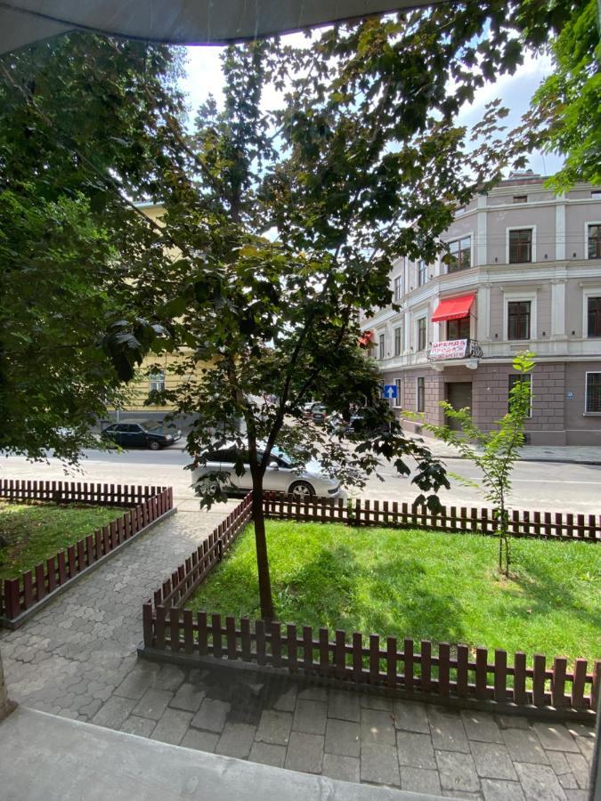 Family Apartment Lviv Exterior foto