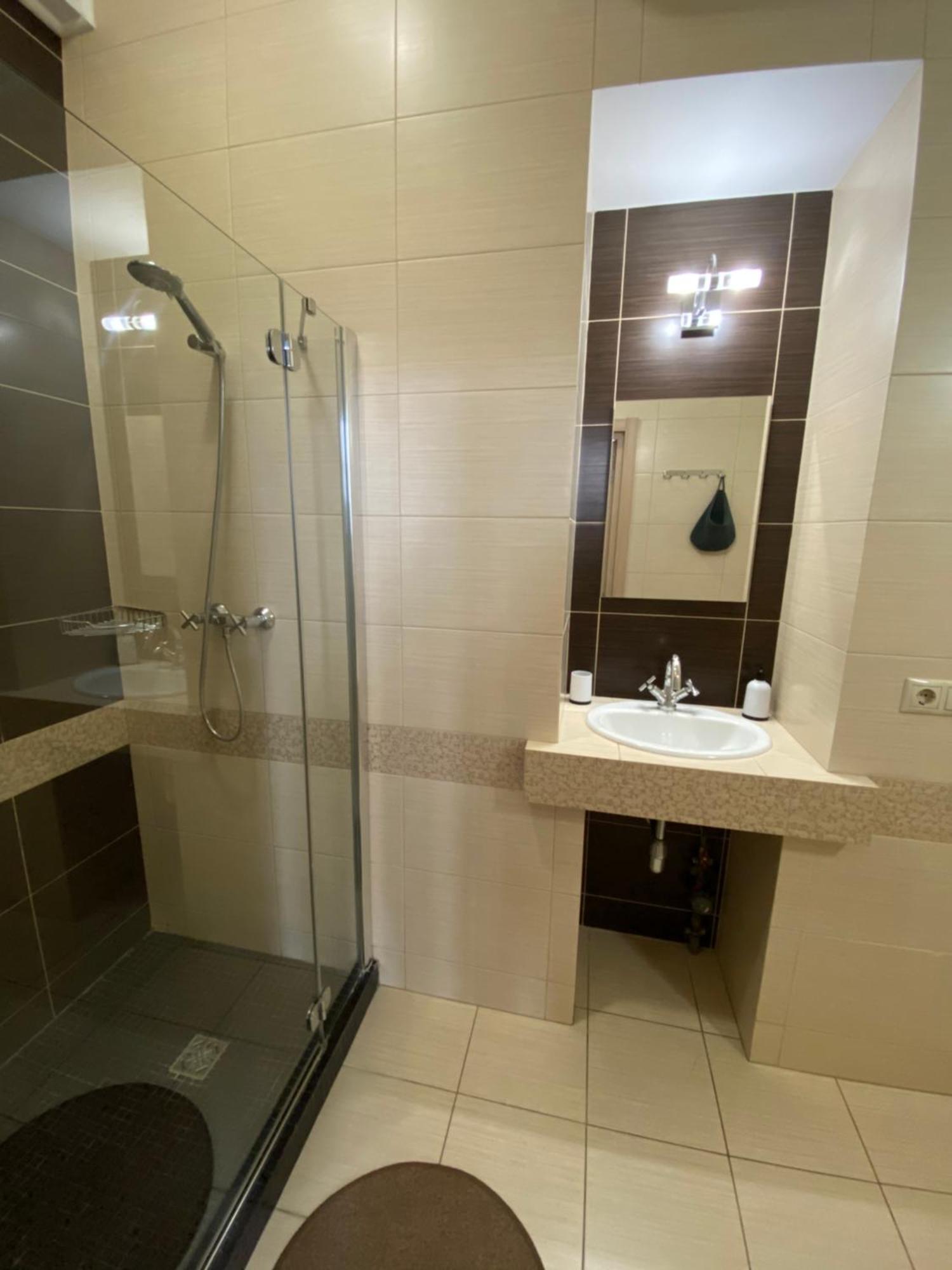 Family Apartment Lviv Exterior foto